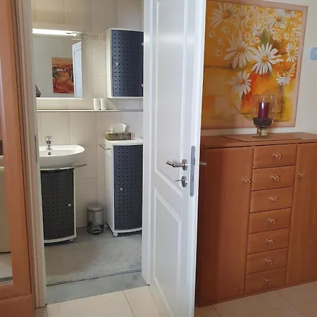 Lovely Souterrain Apartamento