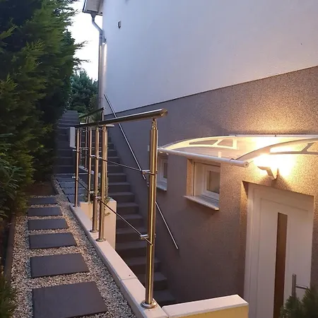 Lovely Souterrain Apartament *